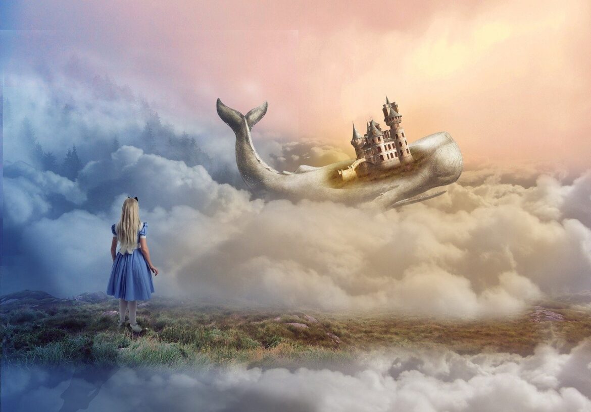 Mädchen in blauem Kleid steht auf einer Wiese und blickt in eine Traumlandschaft mit schwebendem Wal, auf dessen Rücken ein Schloss thront, umgeben von Wolken.